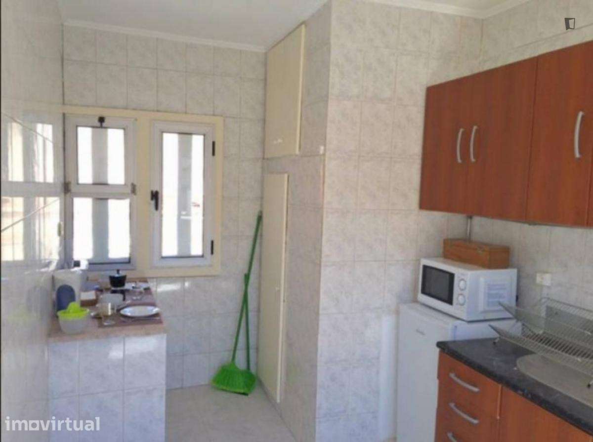 Apartamento com 2 quartos - localizado em Santa Marinha Porto - Grande imagem: 2/14