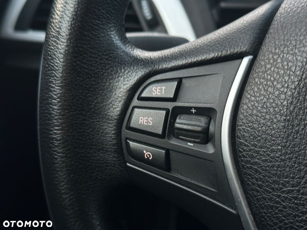 BMW Seria 1 116i - 23