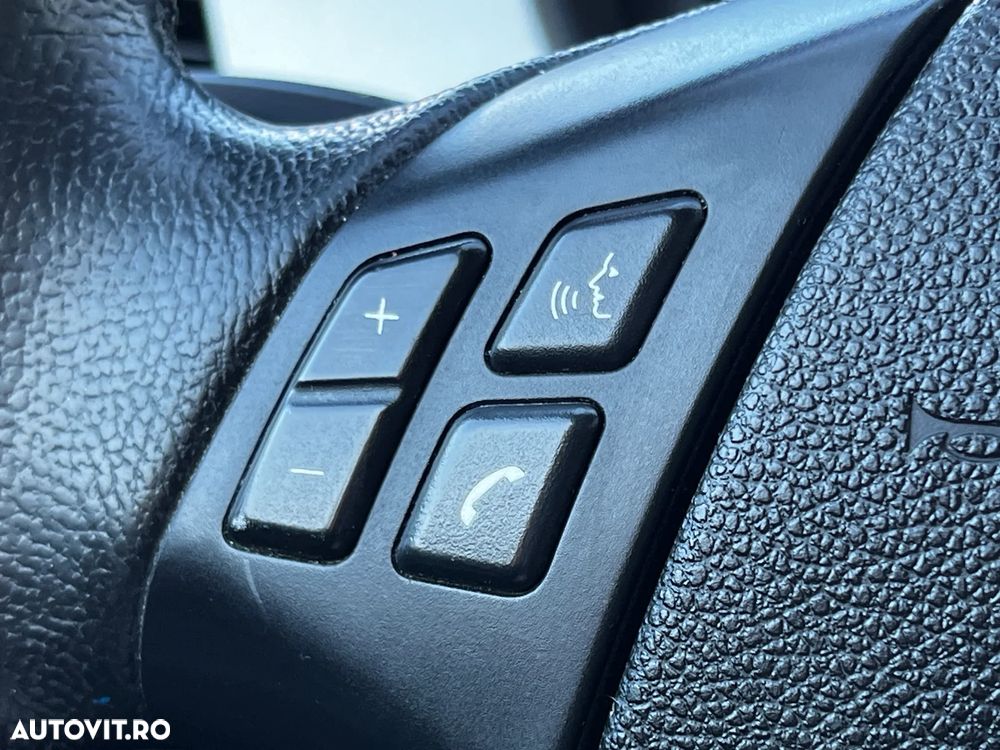 BMW Seria 3 320d DPF Touring - 21