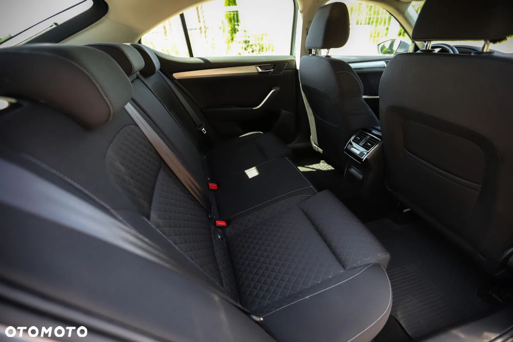 Skoda Superb 1.5 TSI Active DSG - 8