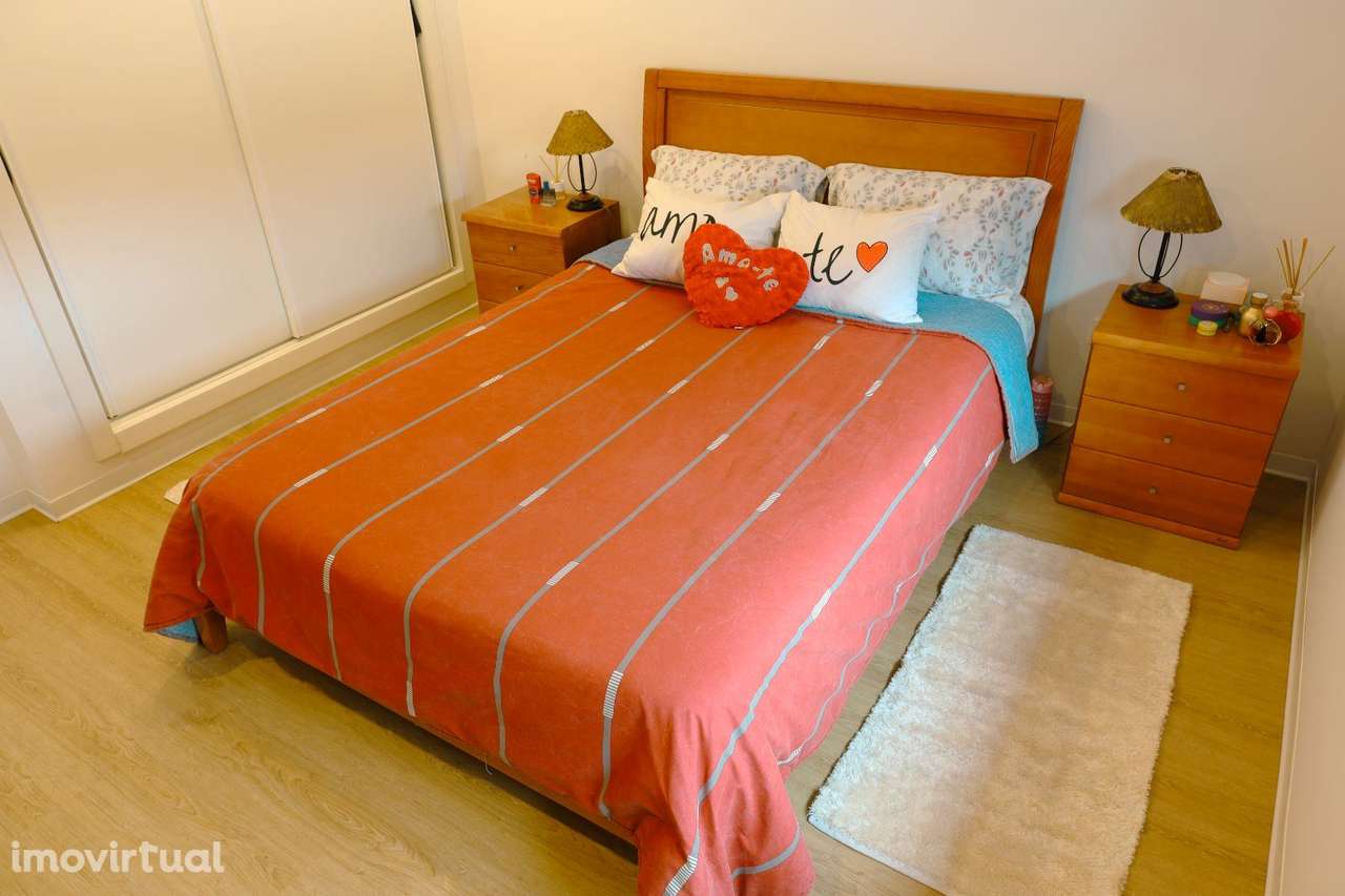 Moradia com espaço exterior e terreno adjacente - Grande imagem: 3/30