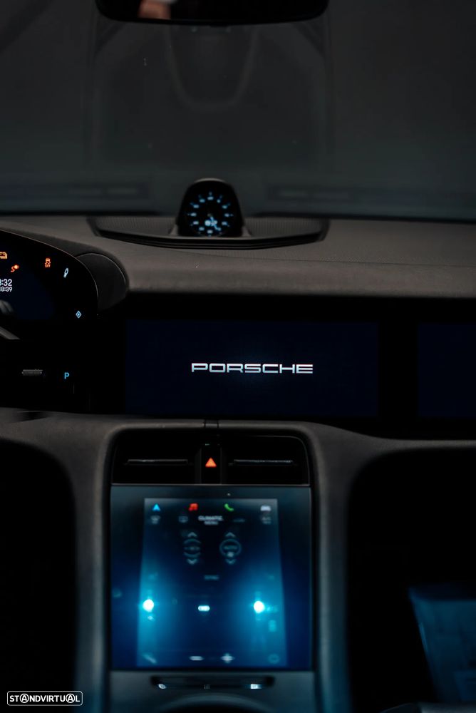 Porsche Taycan Sport Turismo - 25