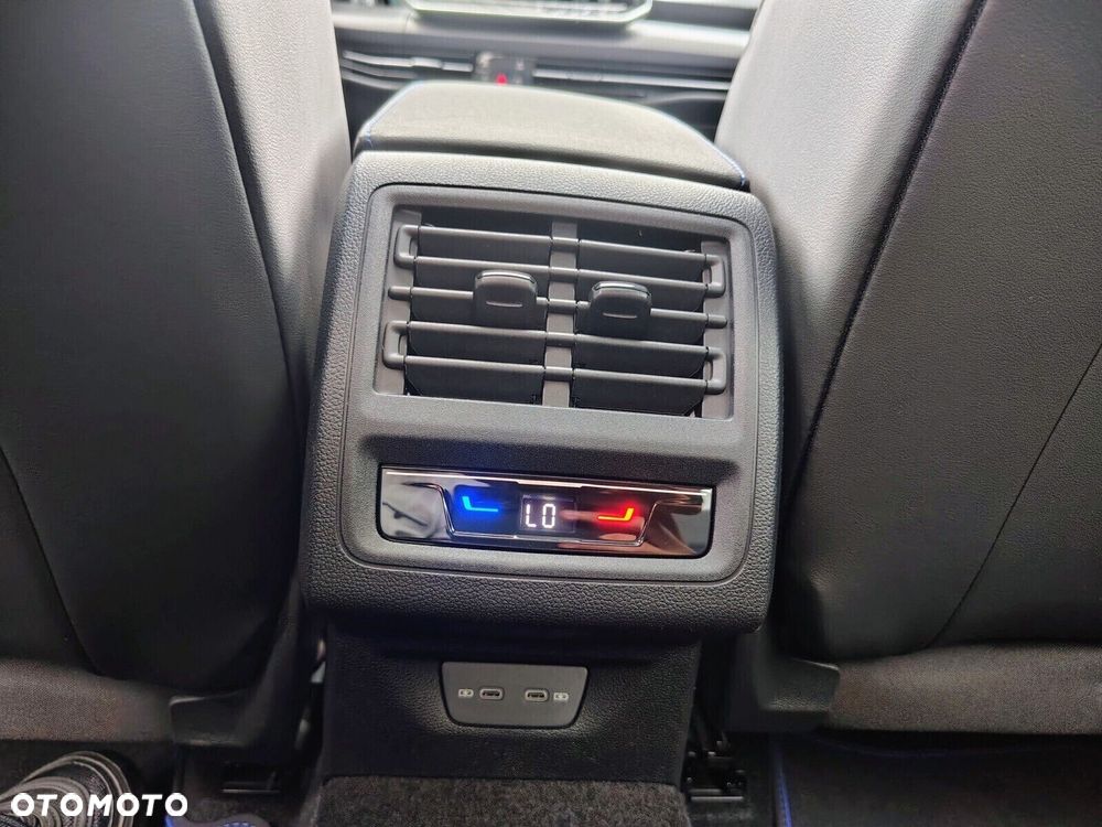Volkswagen Golf Variant - 28