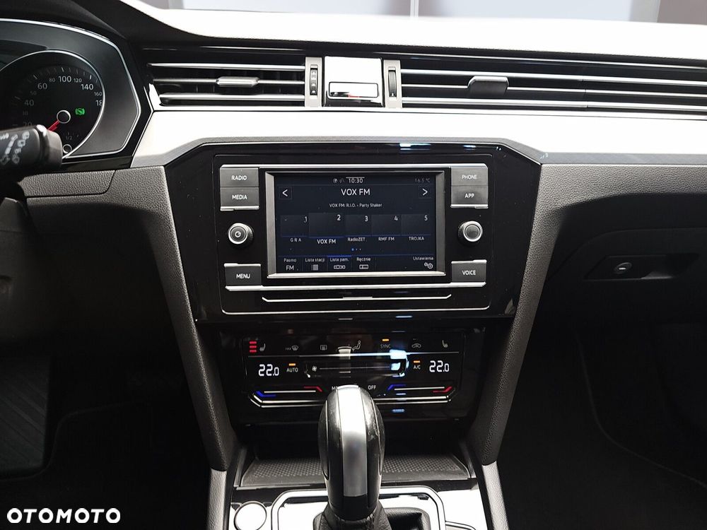 Volkswagen Passat - 16