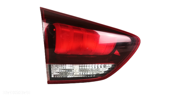 LAMPA TYLNA LEWA W KLAPE - KIA CARENS 4 IV 13-19