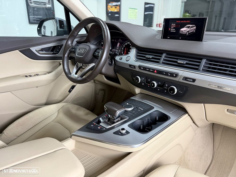 Audi Q7 3.0 TDI quattro tiptronic 7L - 28