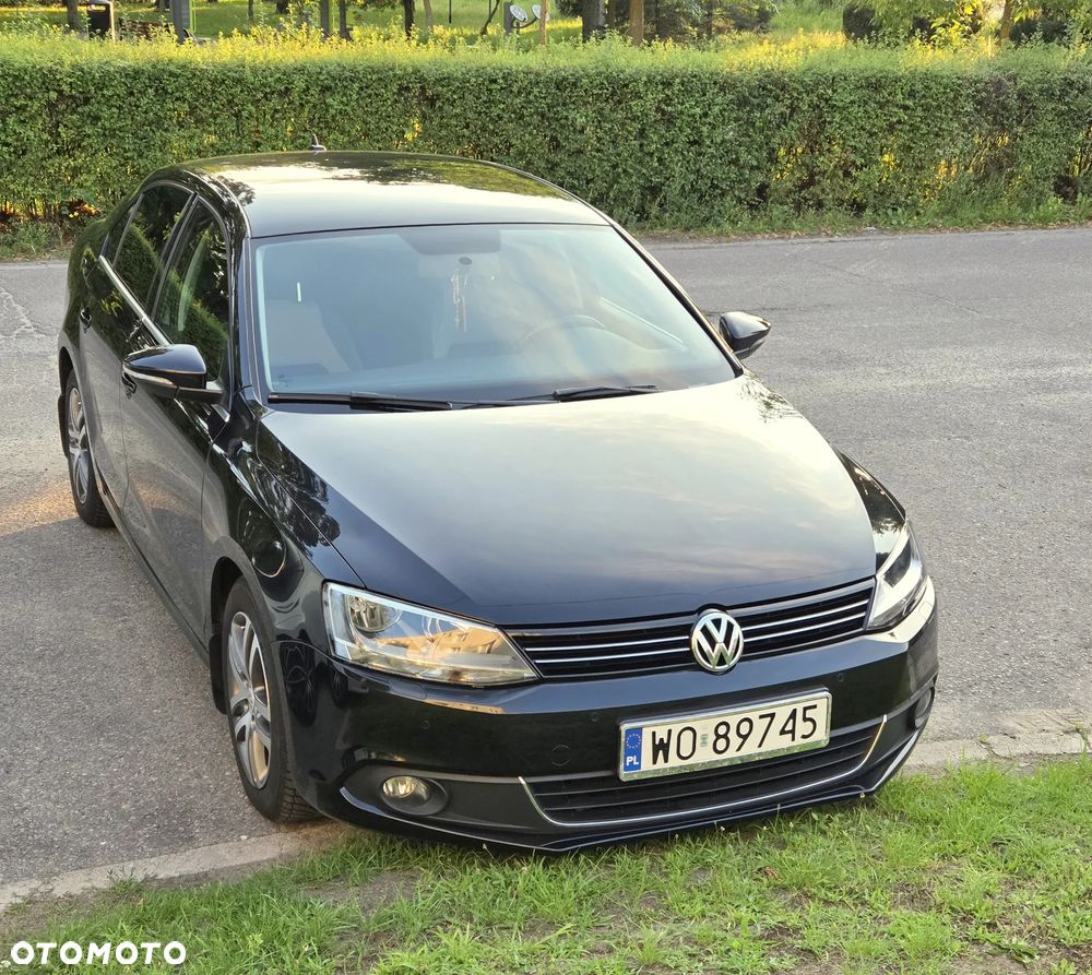 Volkswagen Jetta 1.6 TDI Highline - 1