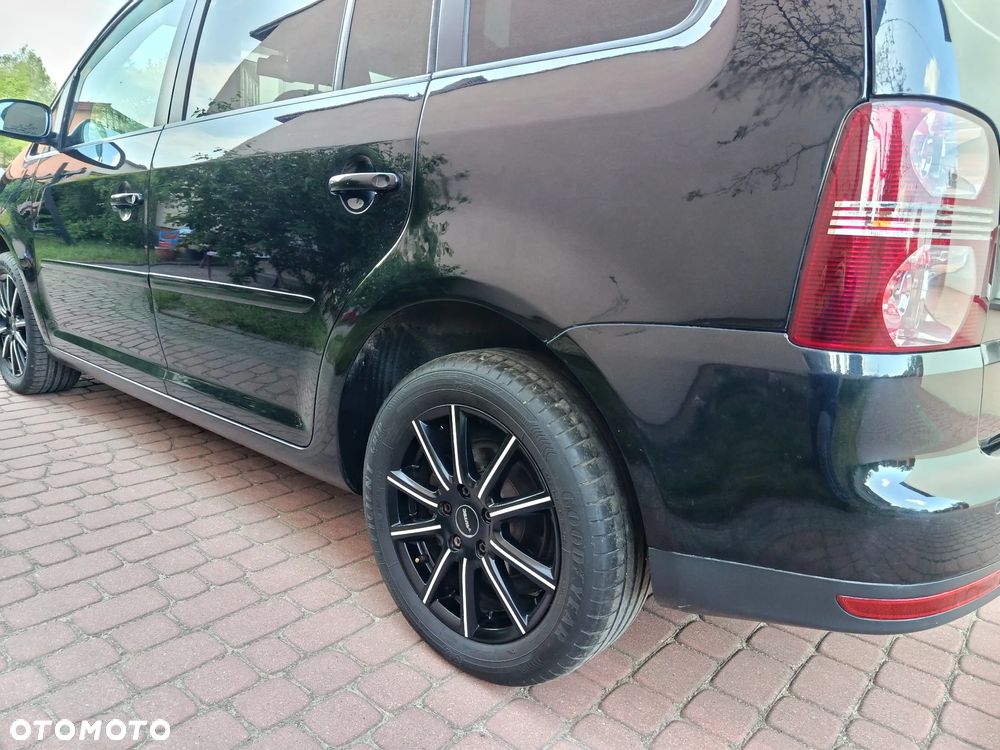 Volkswagen Touran 1.9 TDI DPF Highline - 25