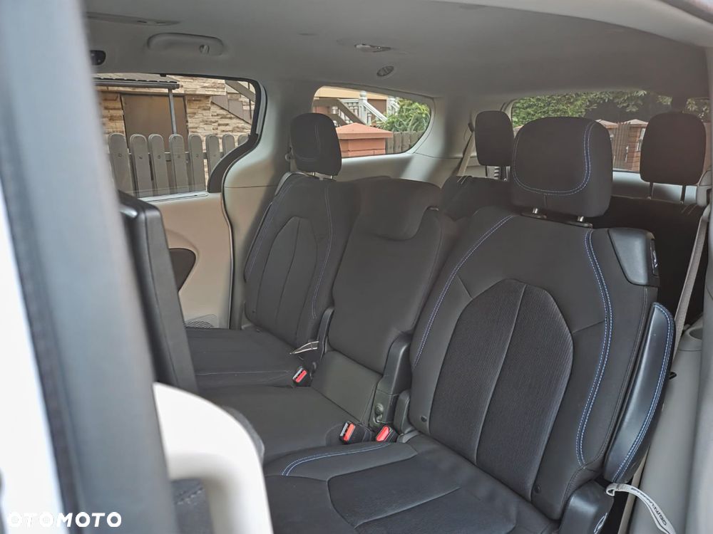 Chrysler Pacifica - 18