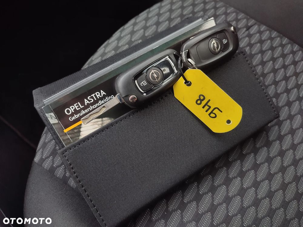 Opel Astra 1.4 Turbo Business - 40