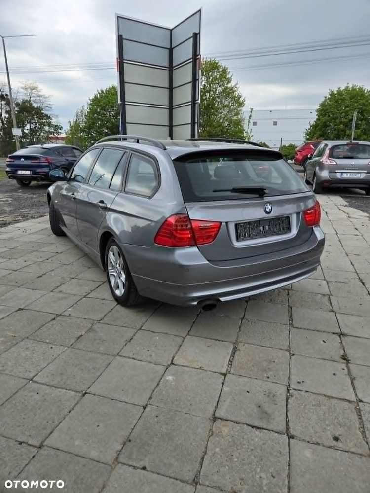 BMW Seria 3 320i - 9