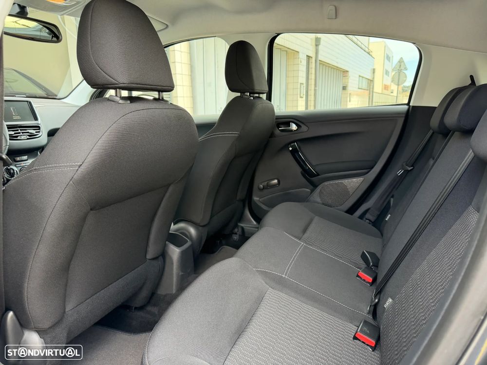 Peugeot 208 1.4 HDi SE Style - 40