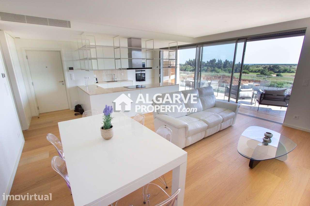 Apartamento T2 junto da MARINA e da PRAIA com vista GOLFE em Vilamoura - Grande imagem: 3/25