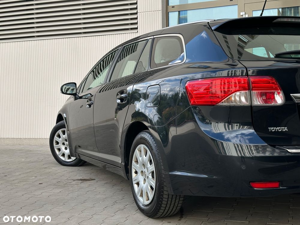 Toyota Avensis 1.6 Active - 18