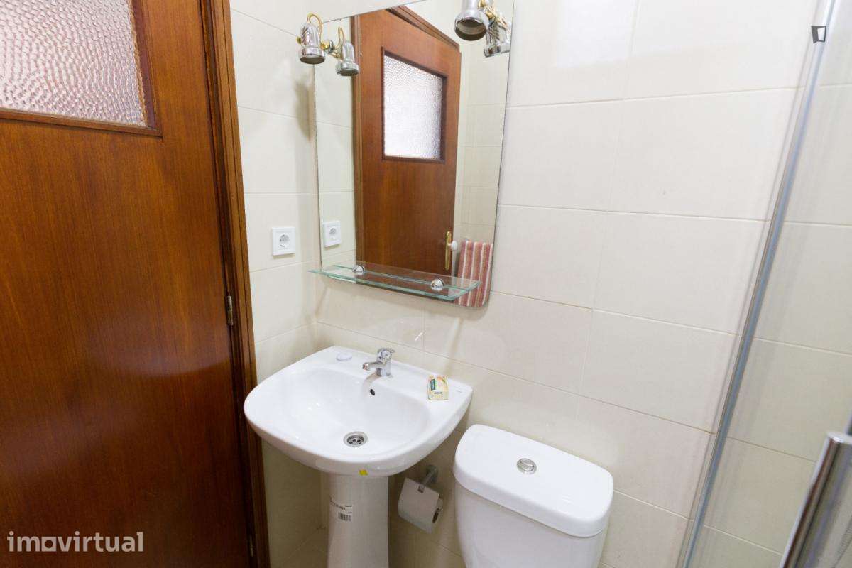 Quarto - localizado em Valongo Porto - Grande imagem: 5/18