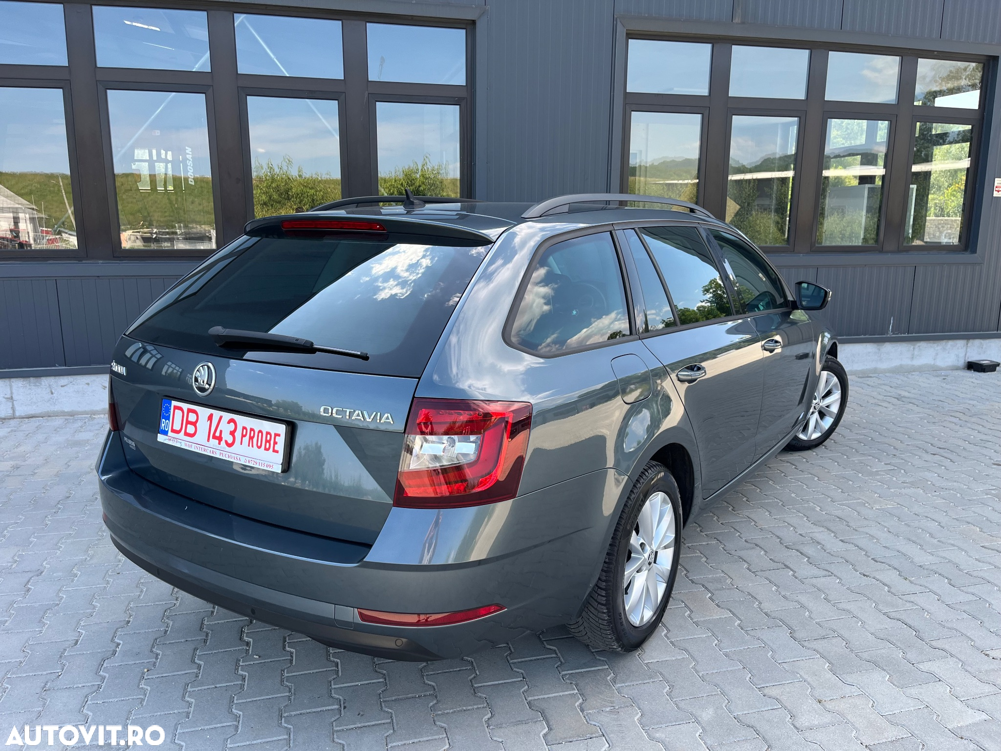 Skoda Octavia Combi 1.6 TDI DSG Clever - 4