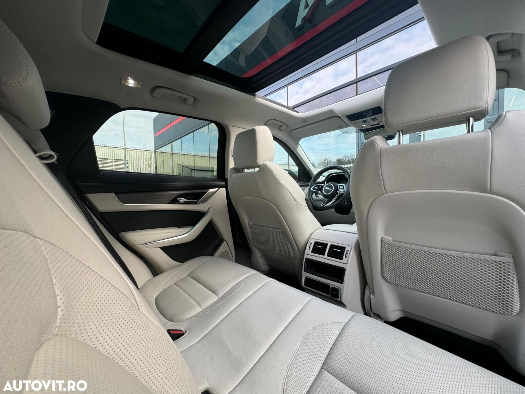 Jaguar F-Pace P400e AWD R-Dynamic SE - 18