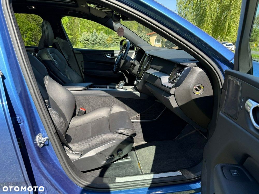 Volvo XC 60 D5 SCR AWD R-Design - 22
