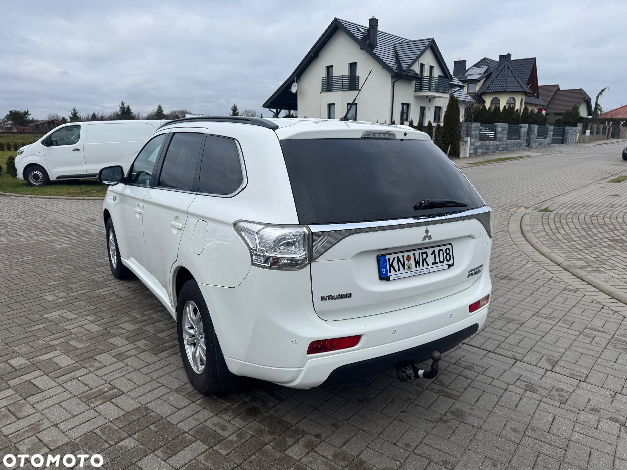 Mitsubishi Outlander 2.0 4WD Plug-In Hybrid - 12