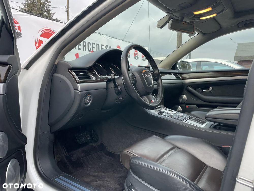 Audi S8 - 12