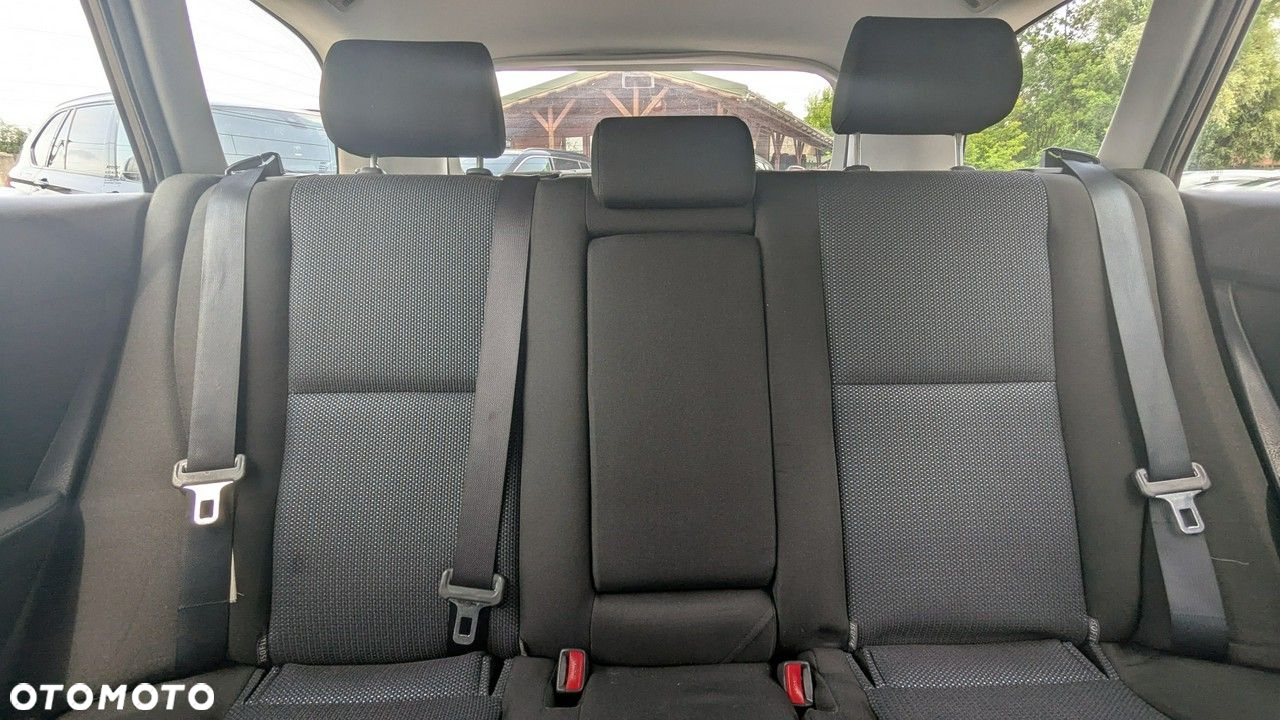Toyota Avensis - 17