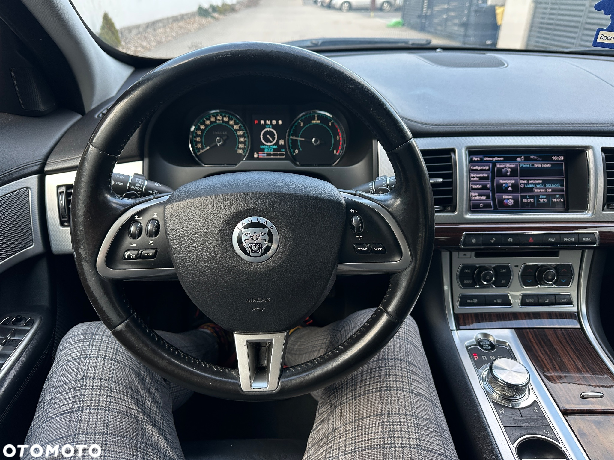 Jaguar XF 2.2 D Premium Luxury - 22