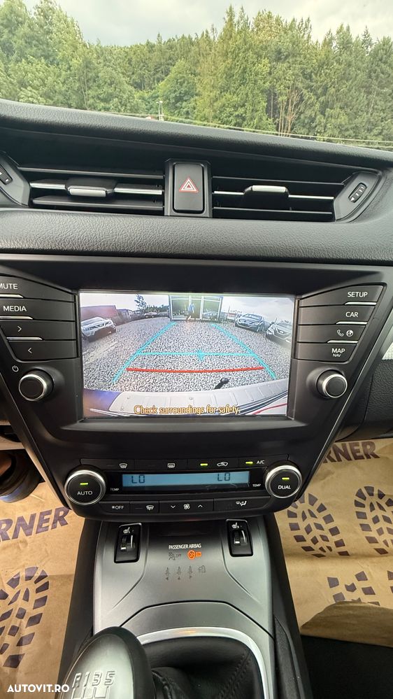 Toyota Avensis 2.0 D-4D Executive - 24