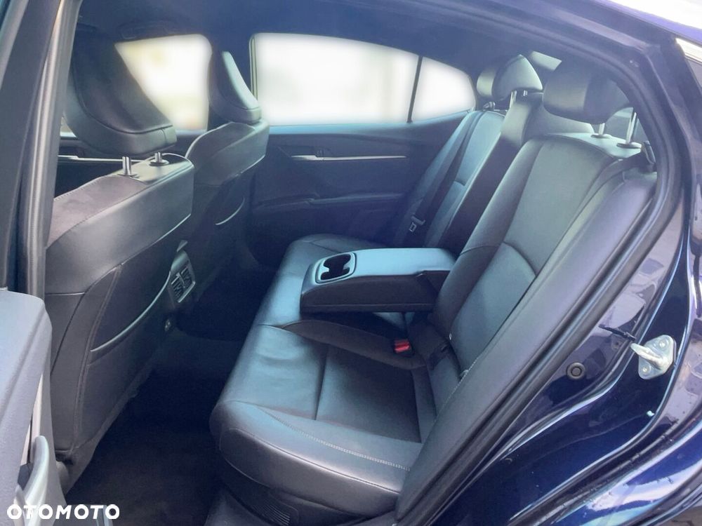 Toyota Camry - 11