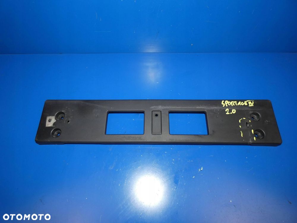 KIA SPORTAGE IV 4 2016- RAMKA PODKŁADKA TABLICY REJSTRACYJNEJ PĘKNIĘTA - 1