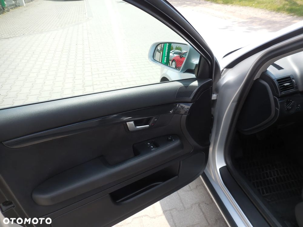 Audi A4 Limousine - 16
