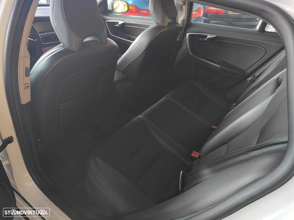 Volvo V60 2.4 D6 Momentum AWD Phev - 12