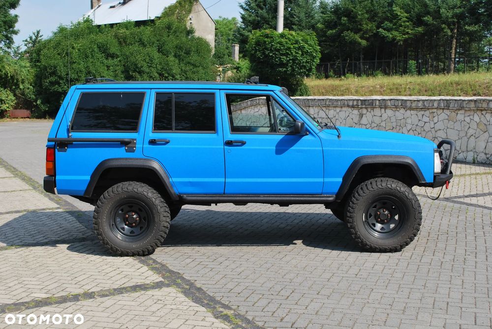 Jeep Cherokee - 4