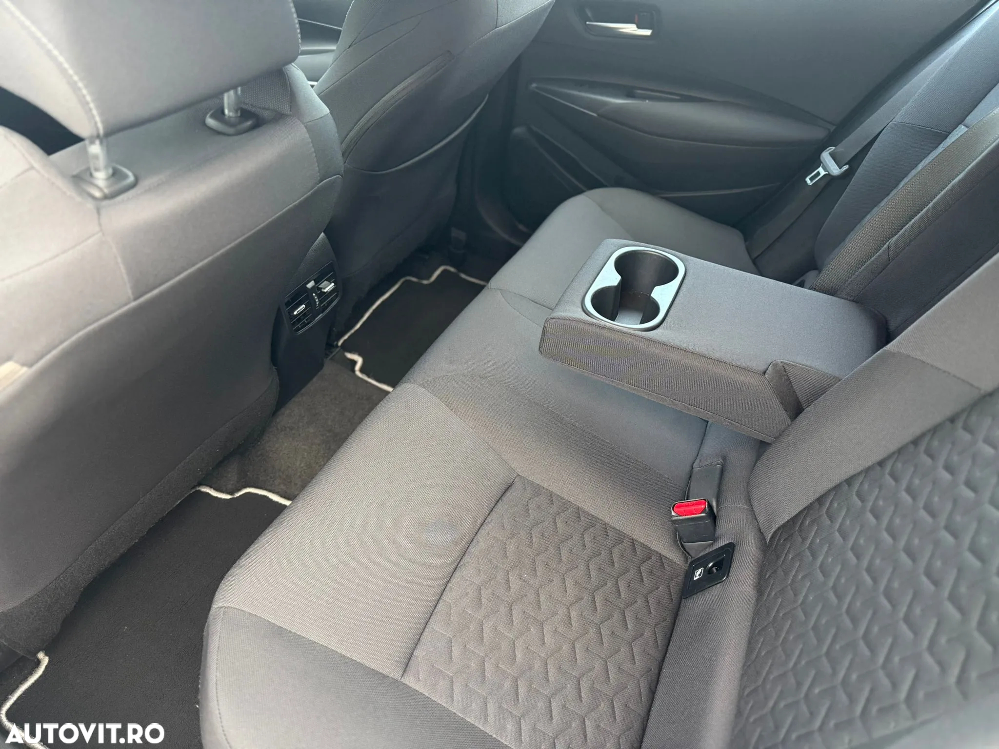 Toyota Corolla 1.8 HSD Dynamic GR Sport - 21