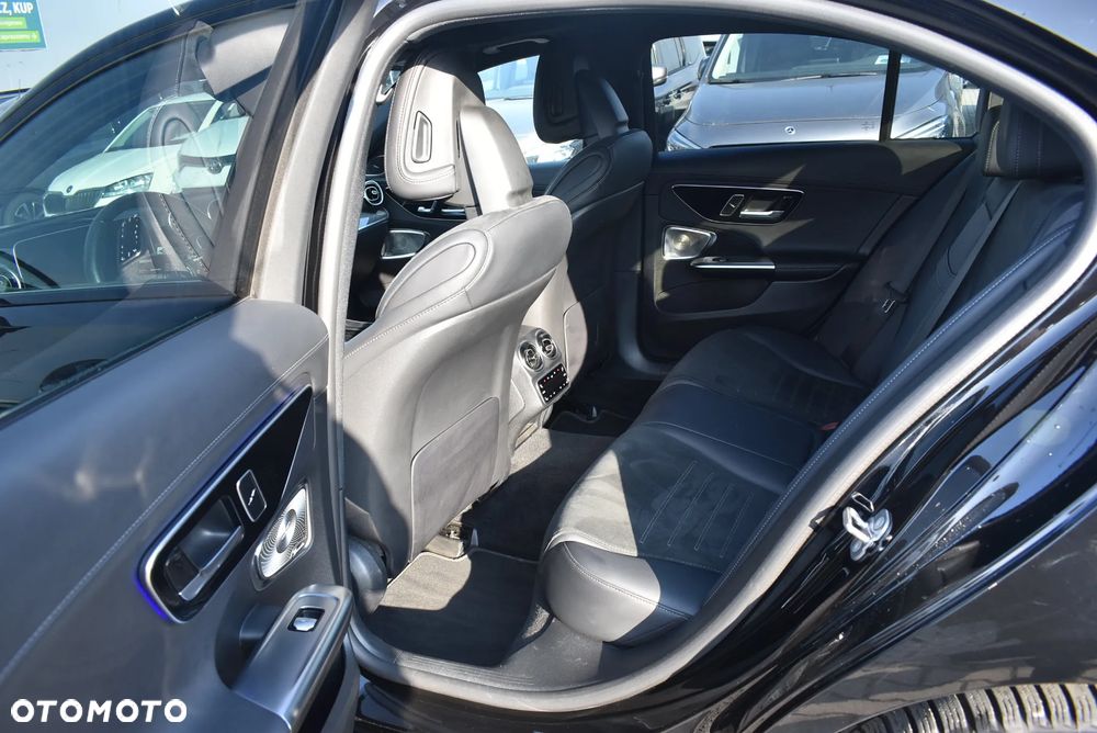 Mercedes-Benz Klasa C 300 d mHEV AMG - 13