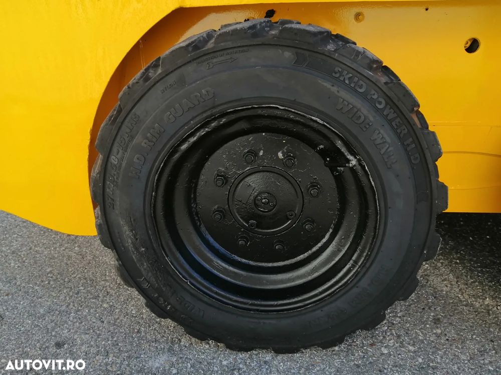 Bobcat MINIINCARCATOR FRONTAL PNEU RIGID RAM ITALIA - 18