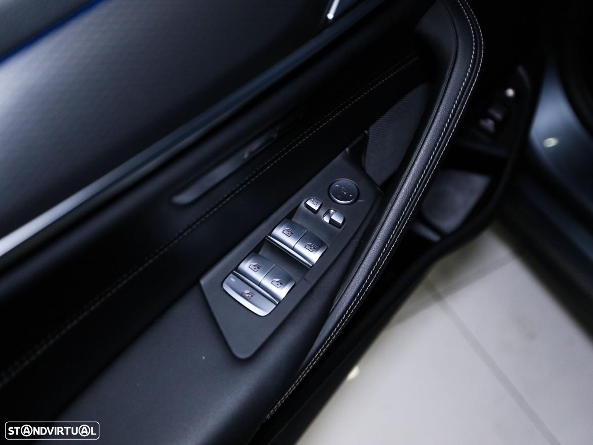BMW 530 e Pack 50 anos M - 16