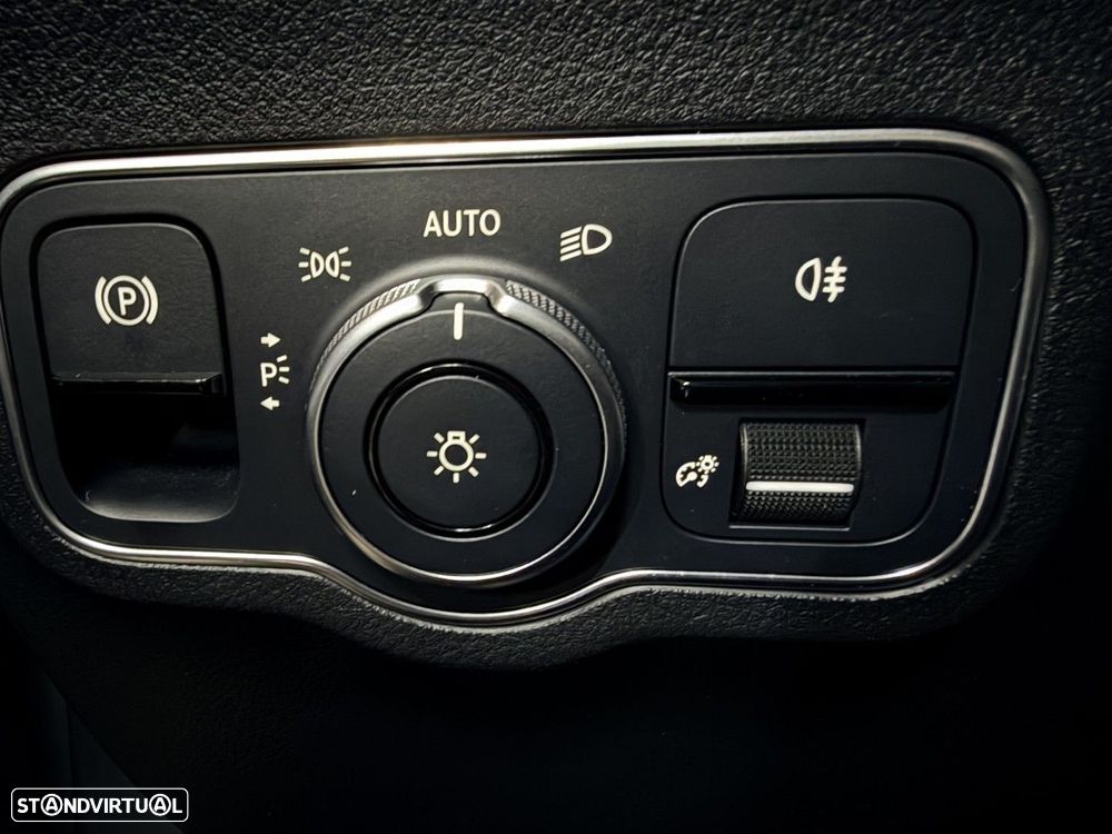Mercedes-Benz GLA 180 7G-DCT Edition Progressive Line - 19