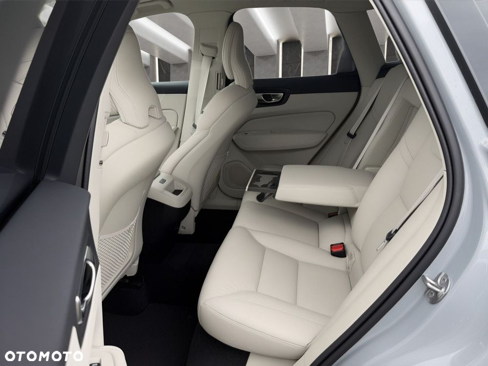 Volvo XC 60 B4 D Plus Dark - 15