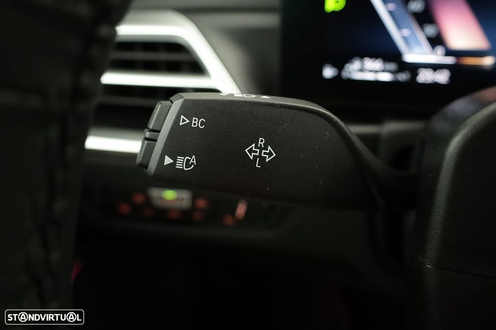 BMW 330 e Edição Desportiva M Auto - 17