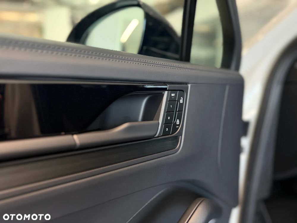 Porsche Cayenne E-Hybrid PHEV Black Edition - 16