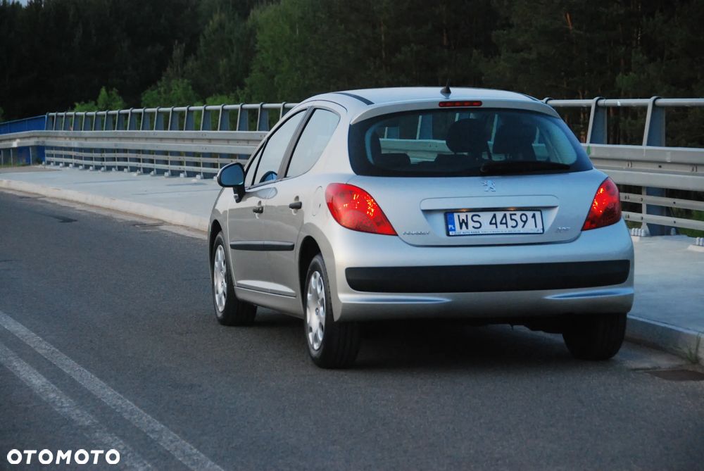 Peugeot 207 1.4 16V Presence - 2
