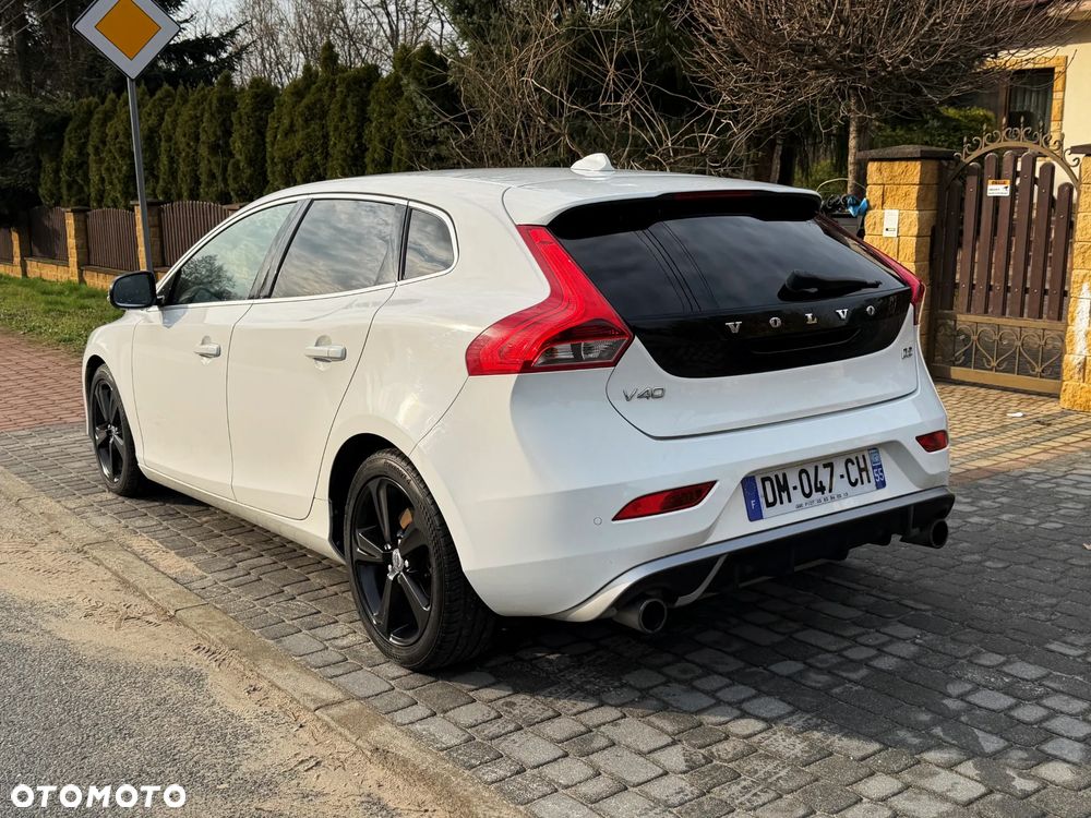 Volvo V40 D2 R Design - 4