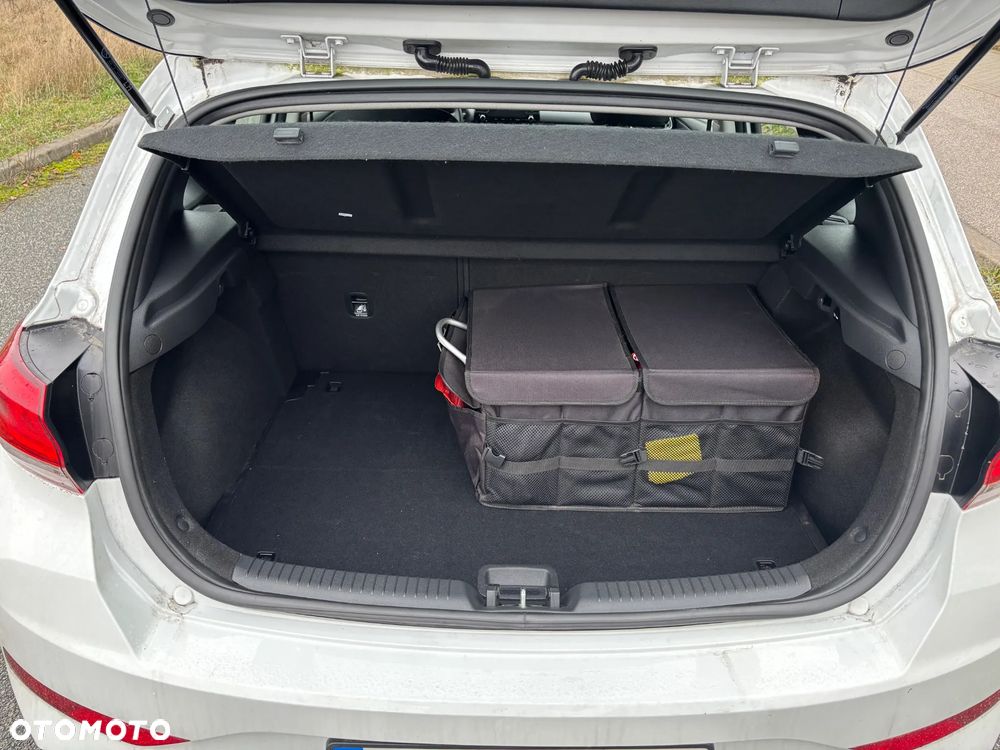 Hyundai i30 1.5 DPI Classic + - 7