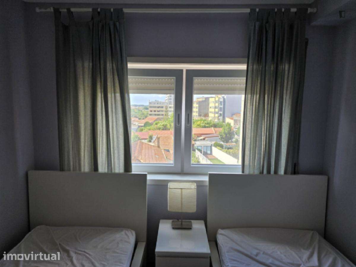 Quarto - localizado em Paranhos Porto - Grande imagem: 2/14