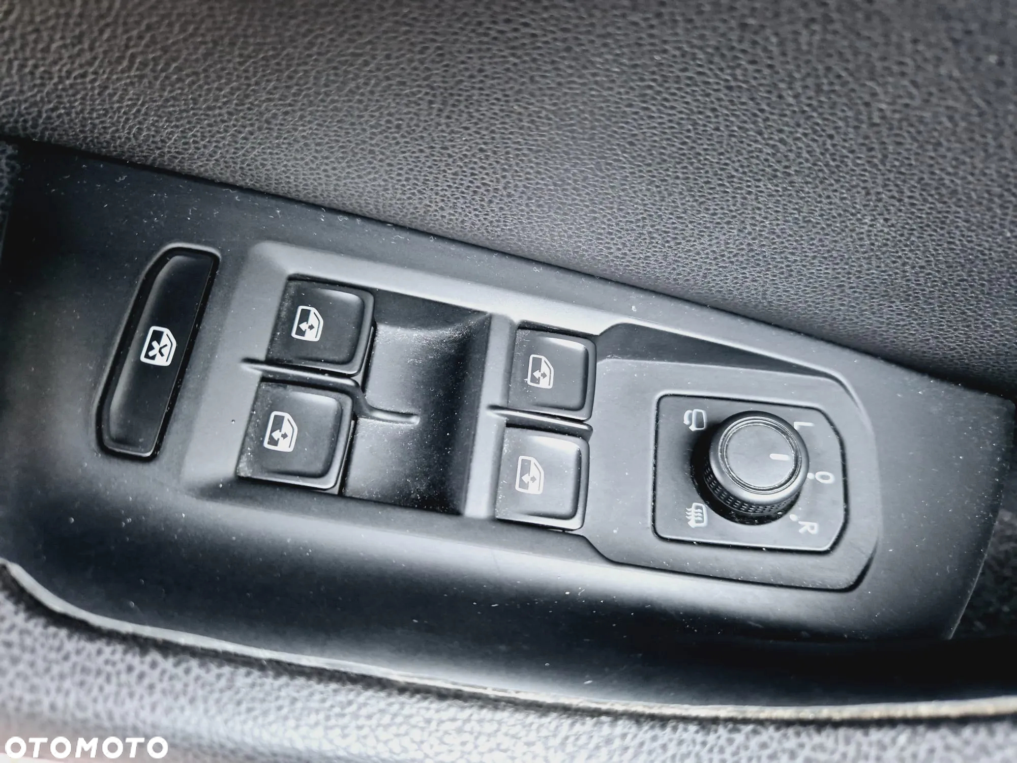 Volkswagen Passat Variant 1.6 TDI (BlueMotion Technology) DSG Comfortline - 23