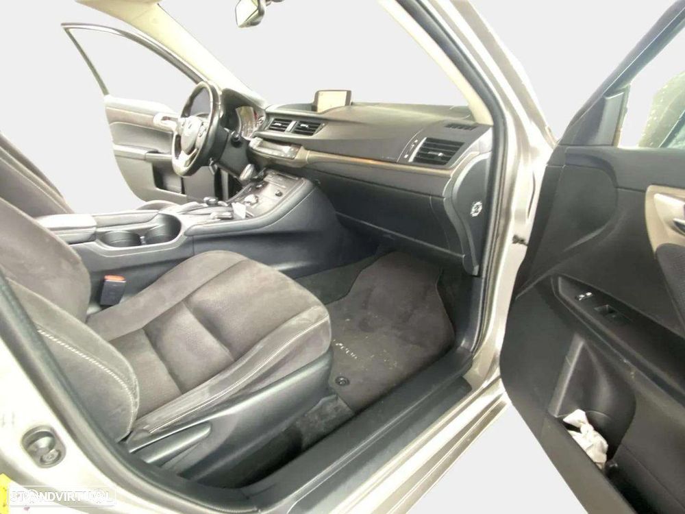 Lexus CT 200h - 14