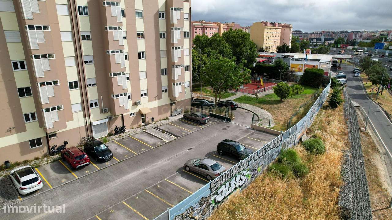 Garagem, Lumiar, Rua Frederico George - Alto da Faia - Grande imagem: 5/9
