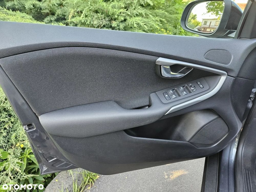 Volvo V40 D2 Momentum - 17