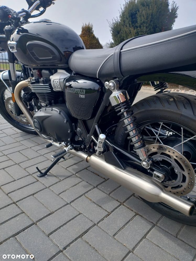 Triumph Bonneville - 8