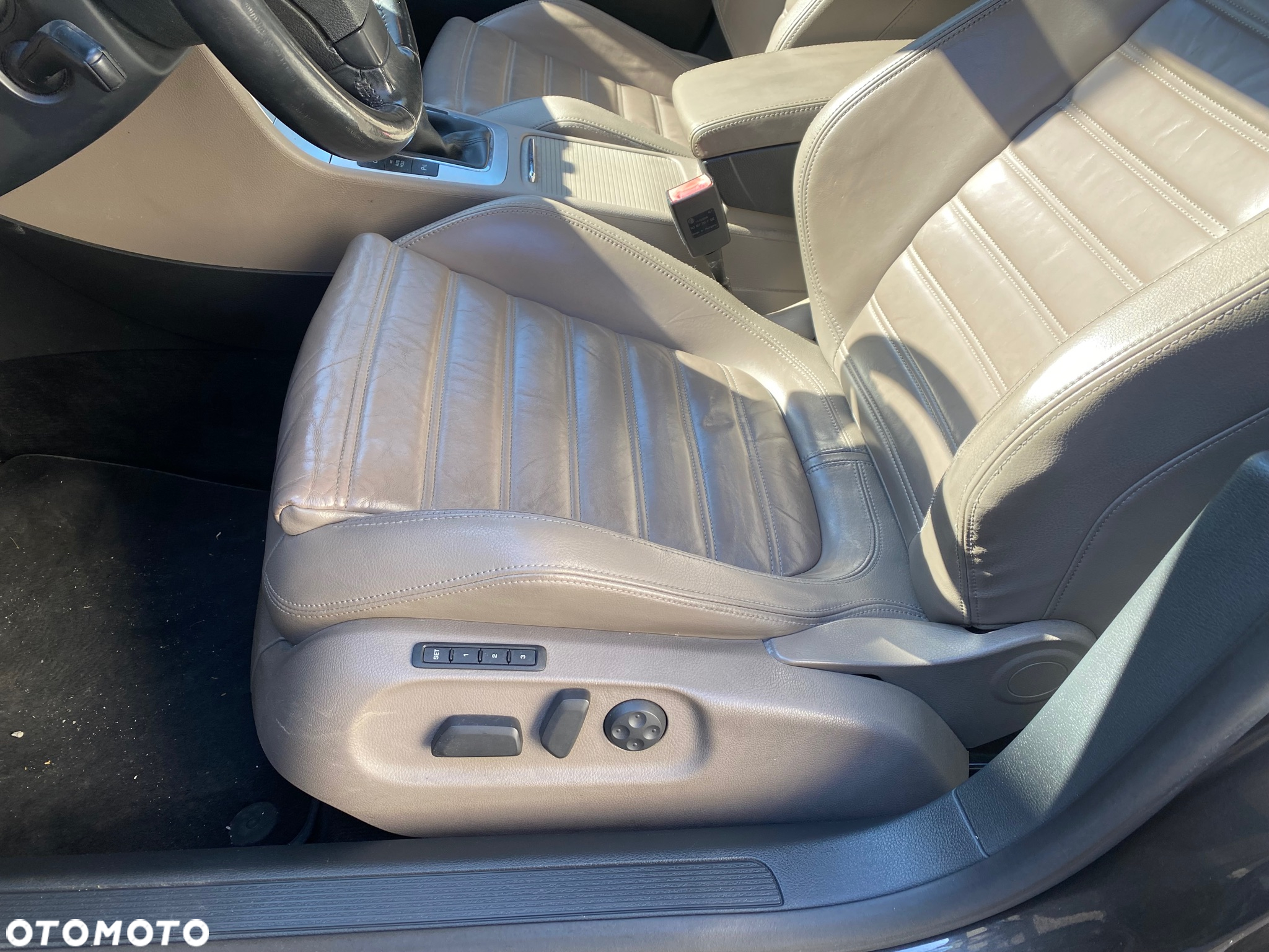 Volkswagen Passat 2.0 TDI Highline - 13